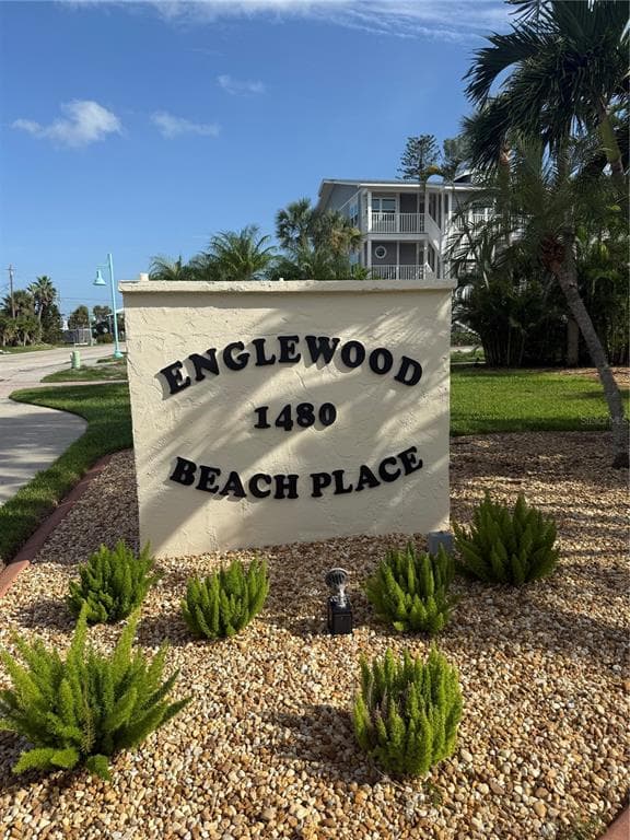 1480 GULF BOULEVARD 304 photo 3