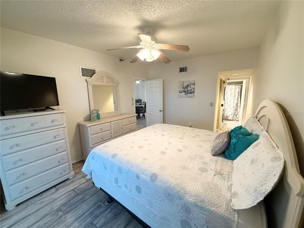 1480 GULF BOULEVARD 304 photo 18