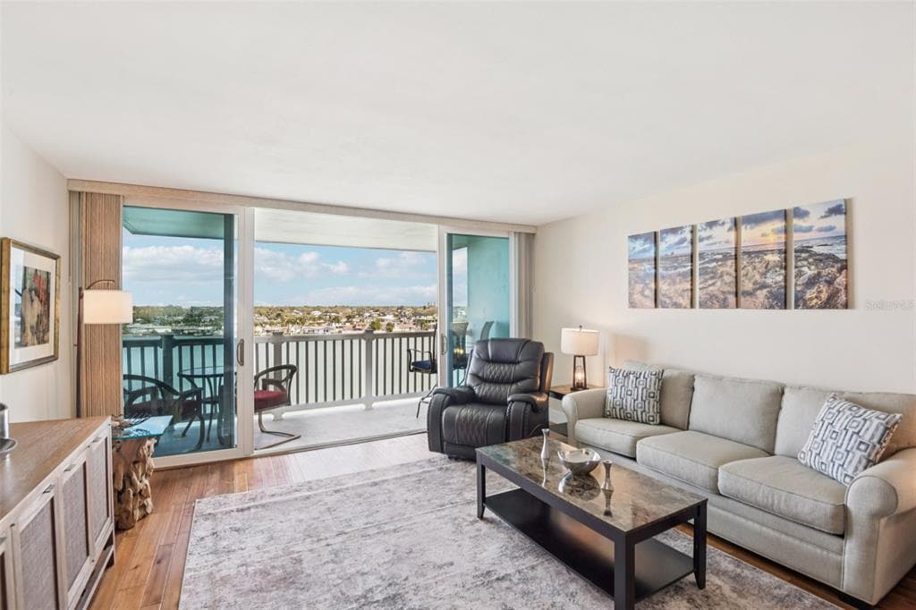 500 TREASURE ISLAND CAUSEWAY 711 photo 16