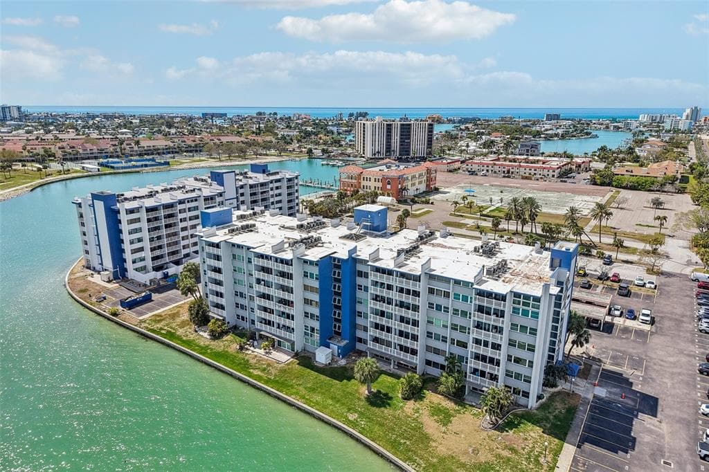 500 TREASURE ISLAND CAUSEWAY 711 photo 1