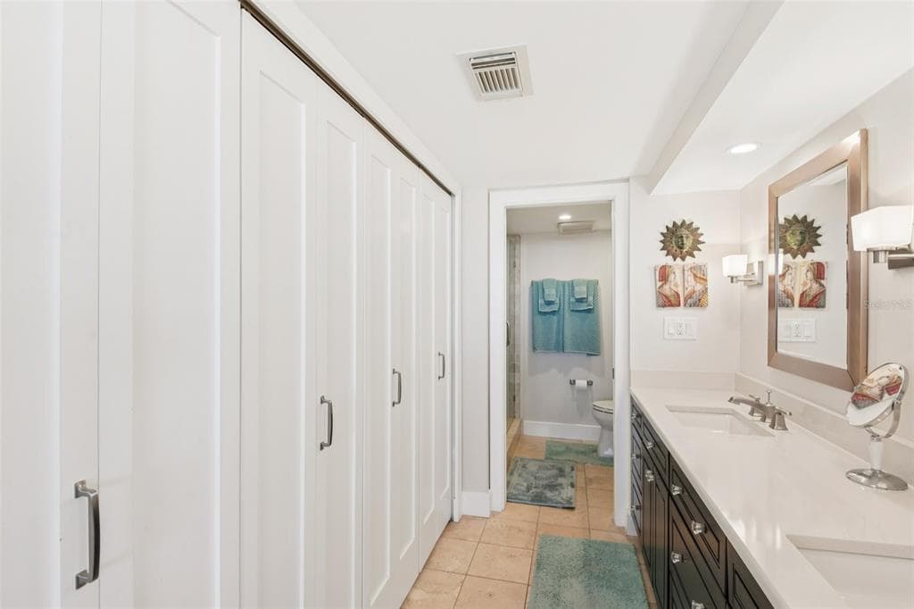 500 TREASURE ISLAND CAUSEWAY 711 photo 20
