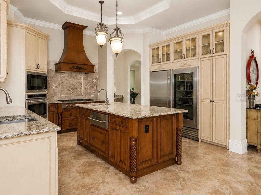 8305 FARINGTON COURT photo 4