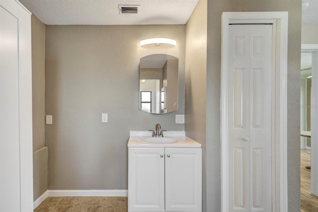 4266 DELEON DRIVE photo 22