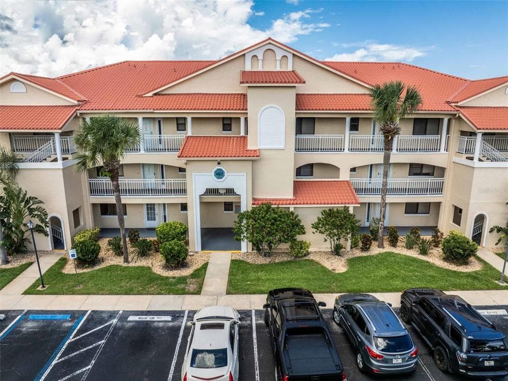 462 BOUCHELLE DRIVE 104 photo 4