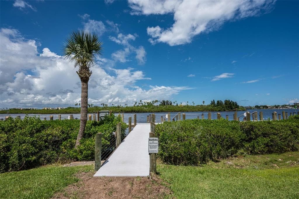 462 BOUCHELLE DRIVE 104 photo 8