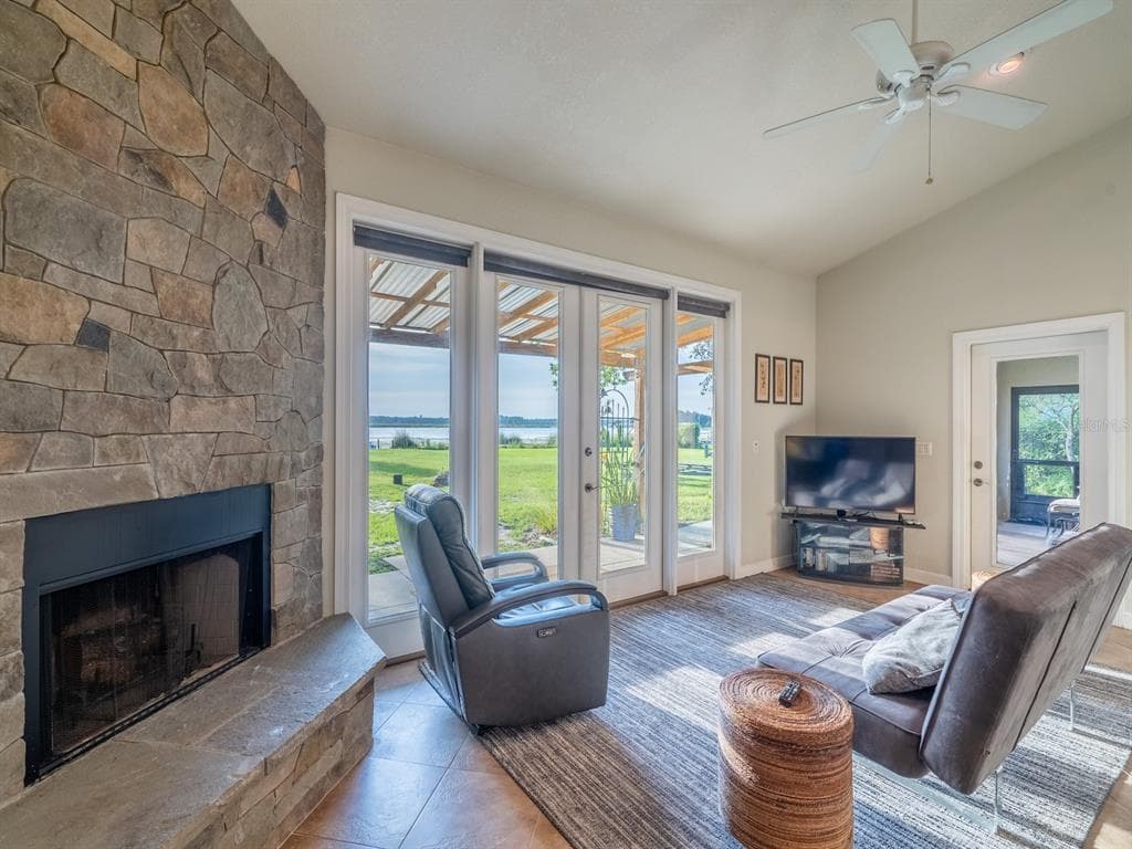 25212 E HIGHWAY 316 photo 20