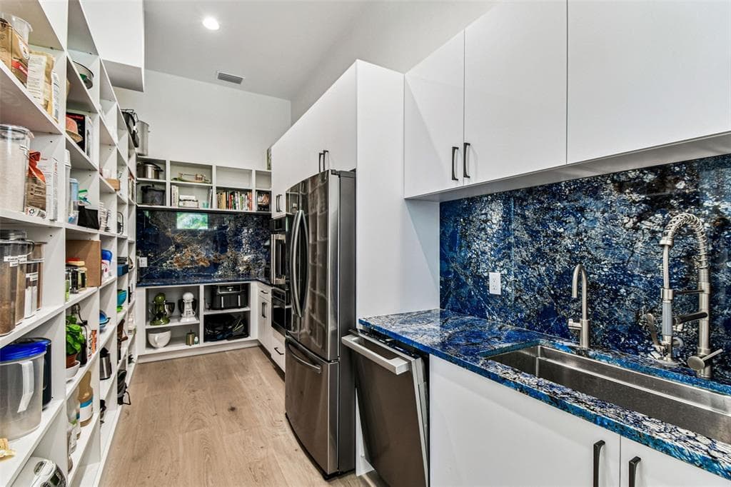 3321 MEANDER LANE photo 18