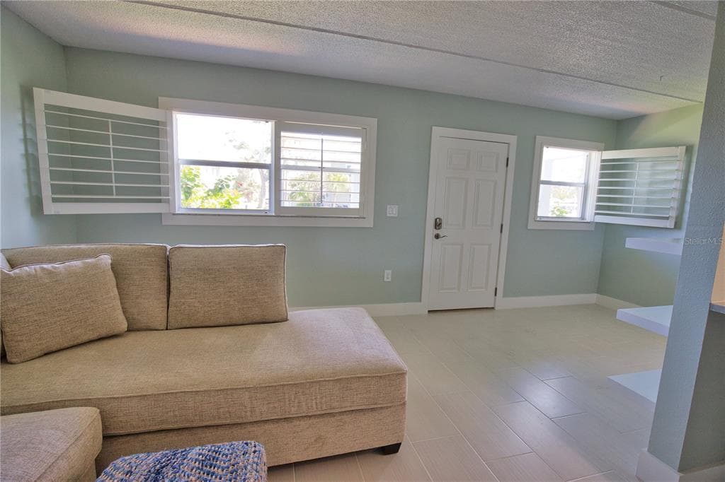 902 GIBBS ROAD 184 photo 6