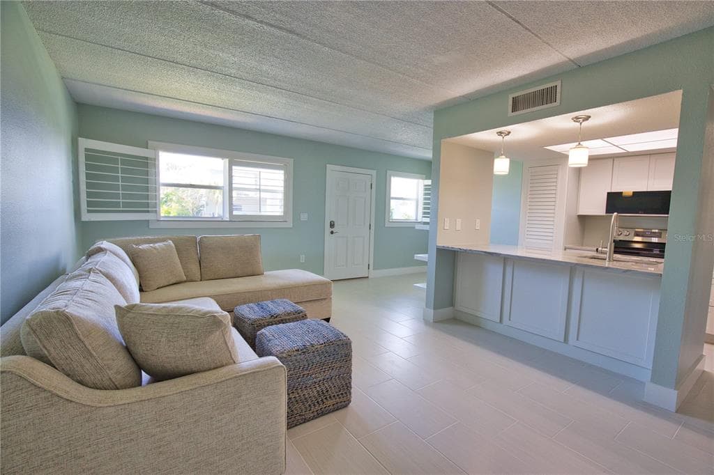 902 GIBBS ROAD 184 photo 7