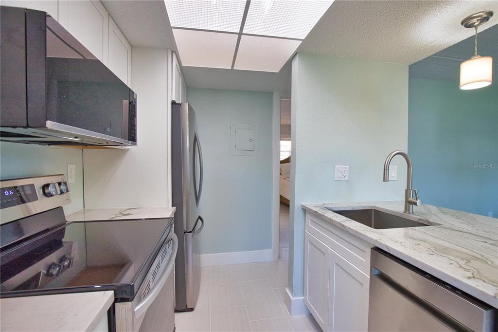 902 GIBBS ROAD 184 photo 11