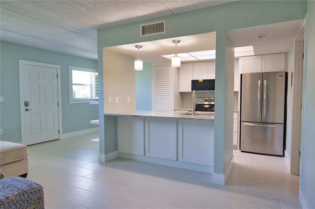 902 GIBBS ROAD 184 photo 8