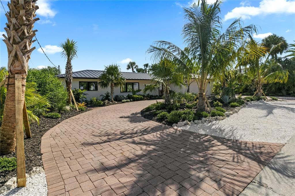 624 DUNDEE LANE photo 6