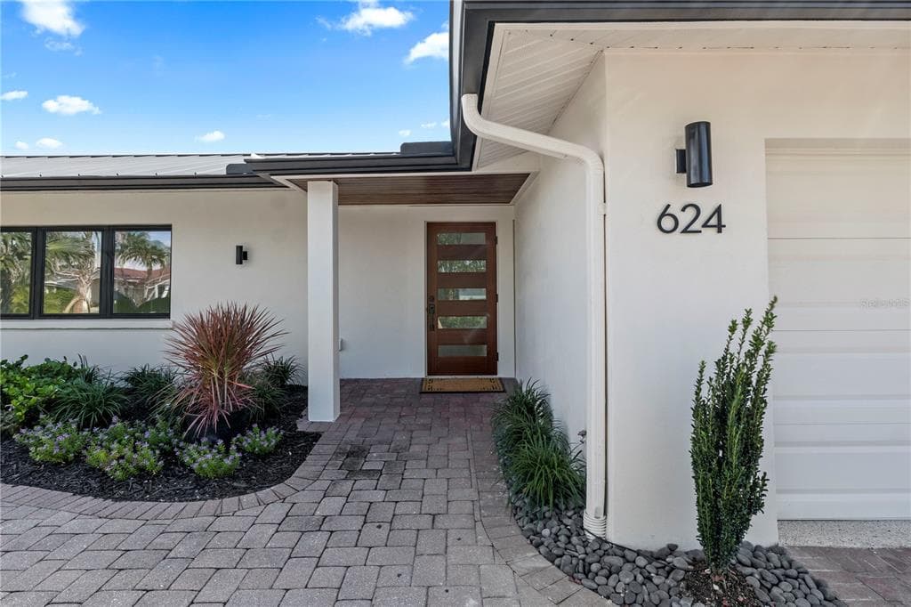 624 DUNDEE LANE 4