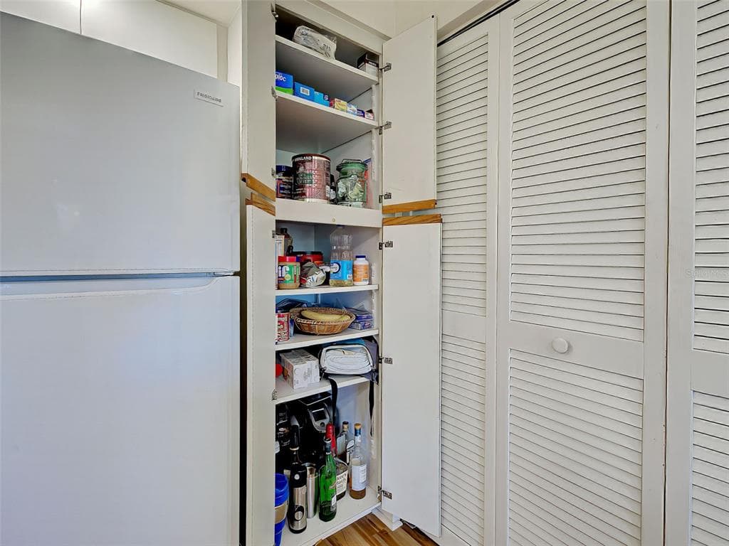 220 SOUTHAMPTON DRIVE 325 photo 23
