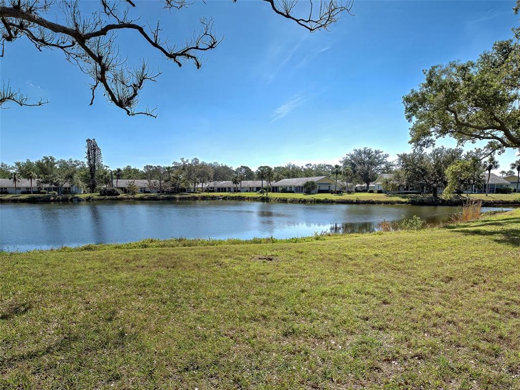 220 SOUTHAMPTON DRIVE 325 photo 6