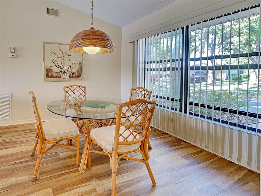 220 SOUTHAMPTON DRIVE 325 photo 13