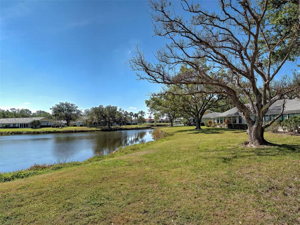 220 SOUTHAMPTON DRIVE 325 photo 7