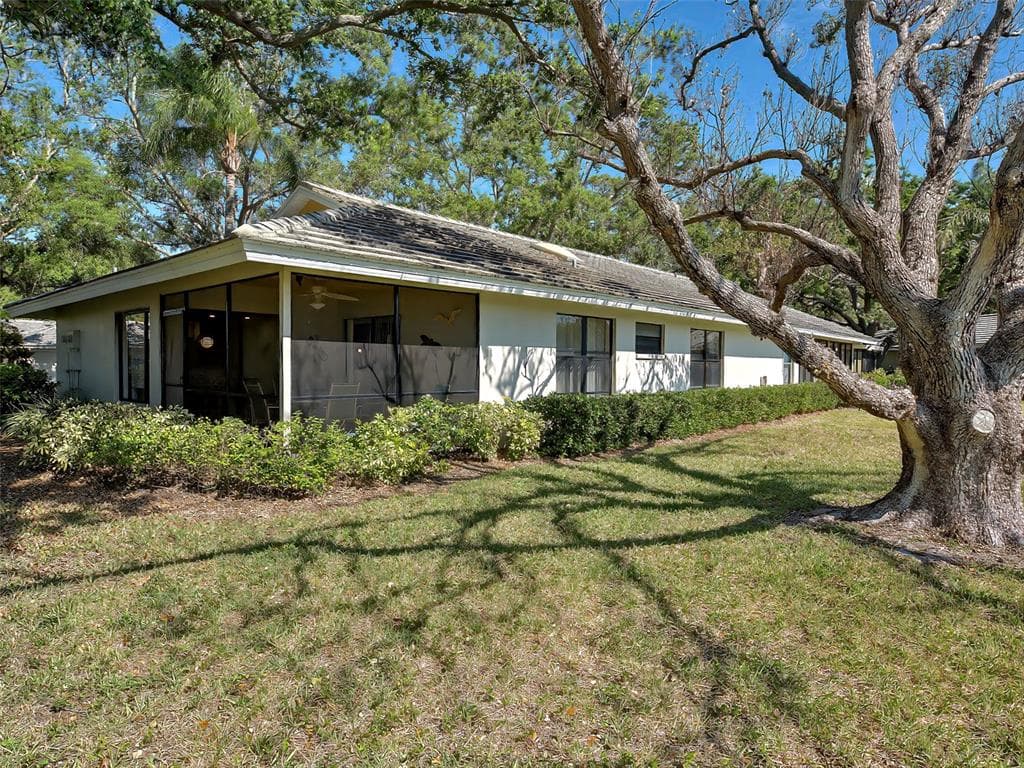 220 SOUTHAMPTON DRIVE 325 photo 5