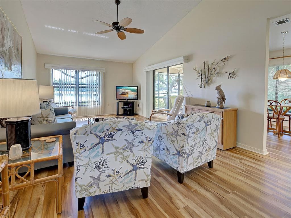 220 SOUTHAMPTON DRIVE 325 photo 14