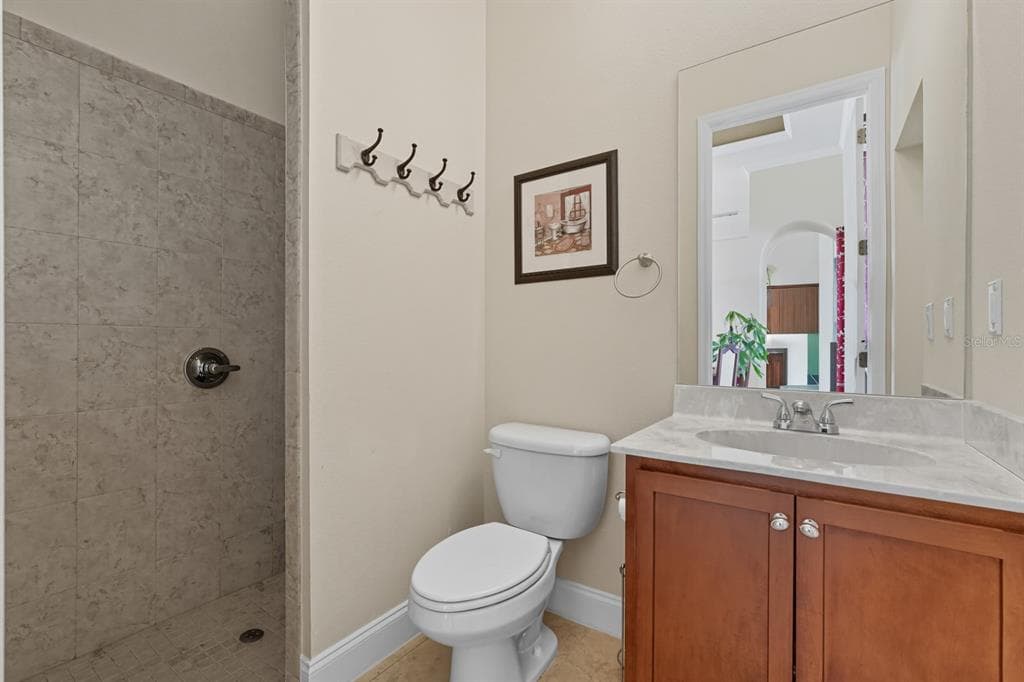 430 LAMBERT AVENUE photo 16