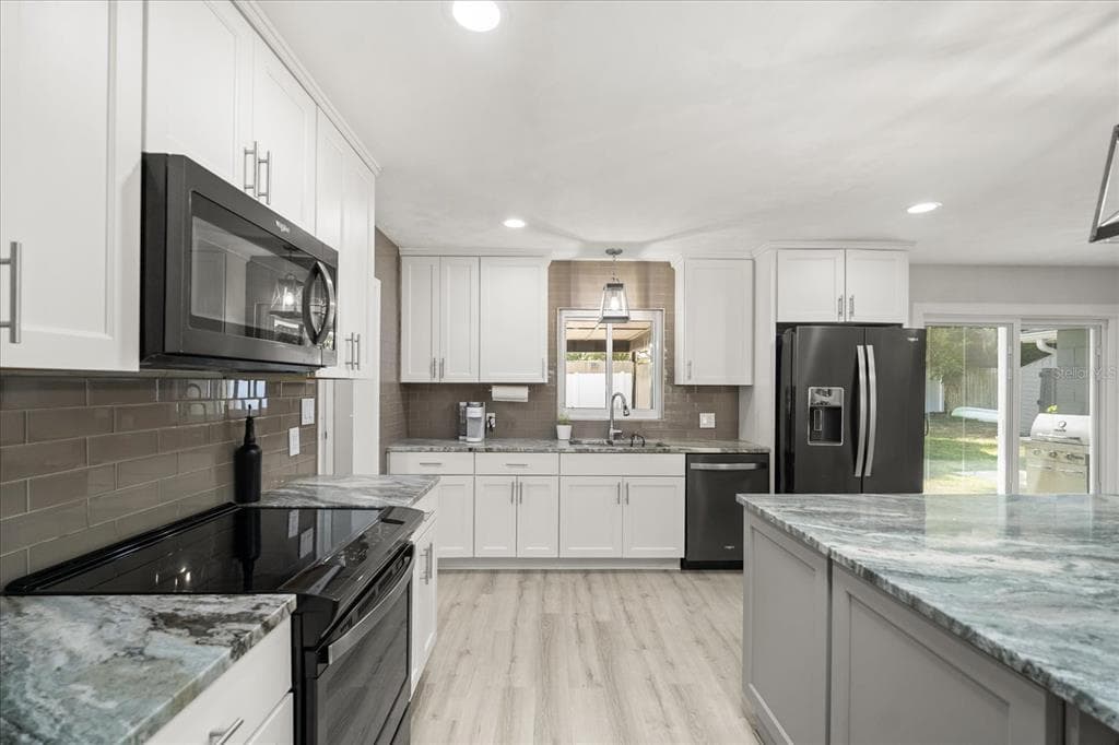 1210 E CAROLINE STREET photo 16
