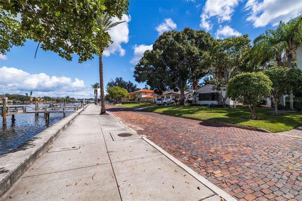 2400 COFFEE POT BOULEVARD NE photo 14