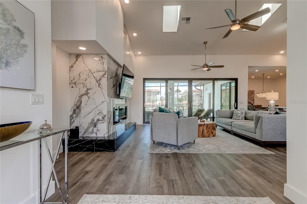112 LEEWARD ISLAND photo 3