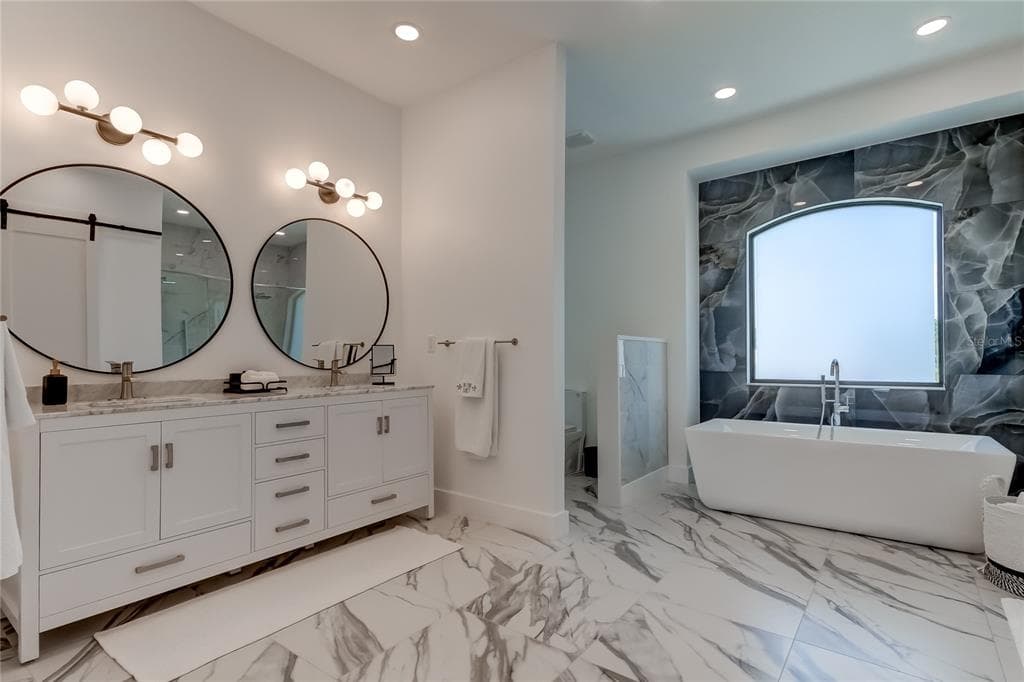 112 LEEWARD ISLAND photo 11