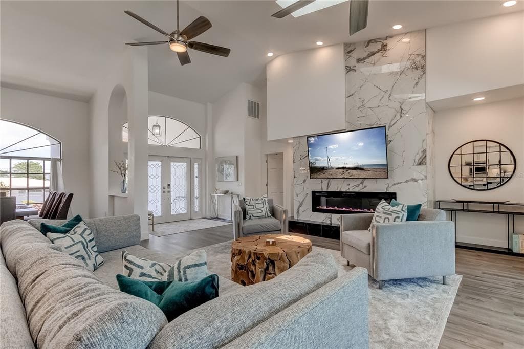 112 LEEWARD ISLAND photo 4