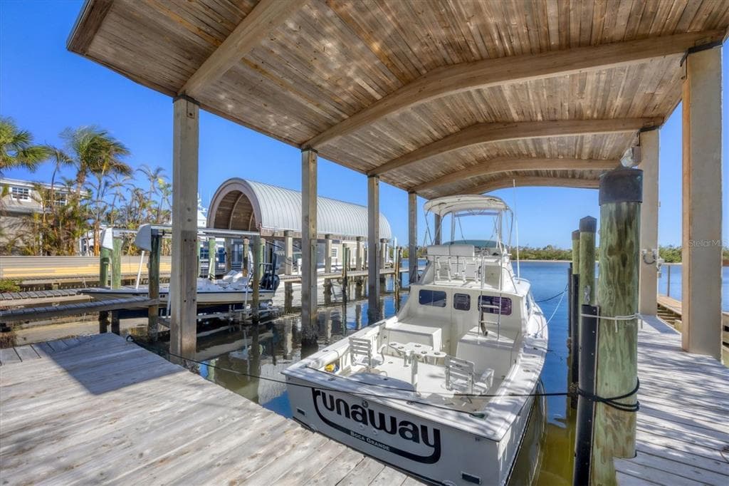 208 HARBOR DRIVE photo 7