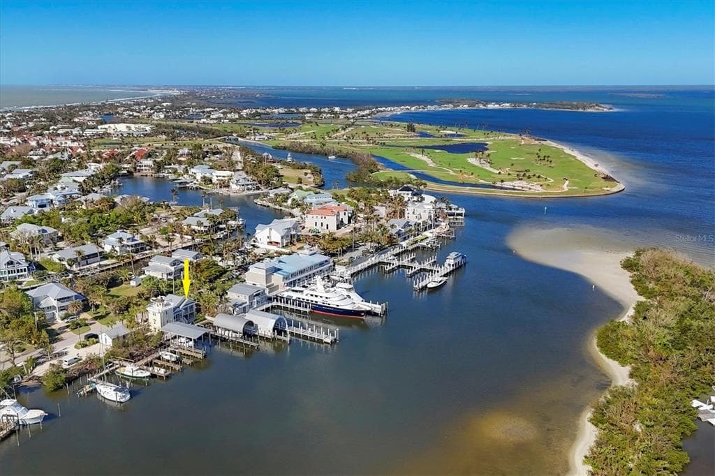 208 HARBOR DRIVE photo 1
