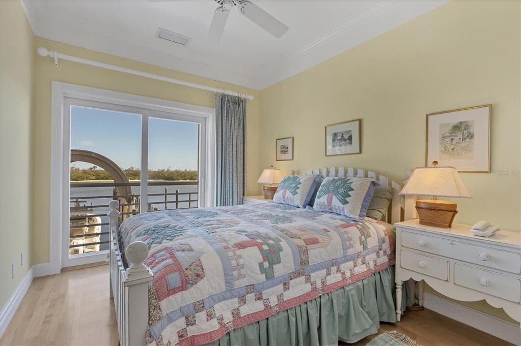 208 HARBOR DRIVE photo 19