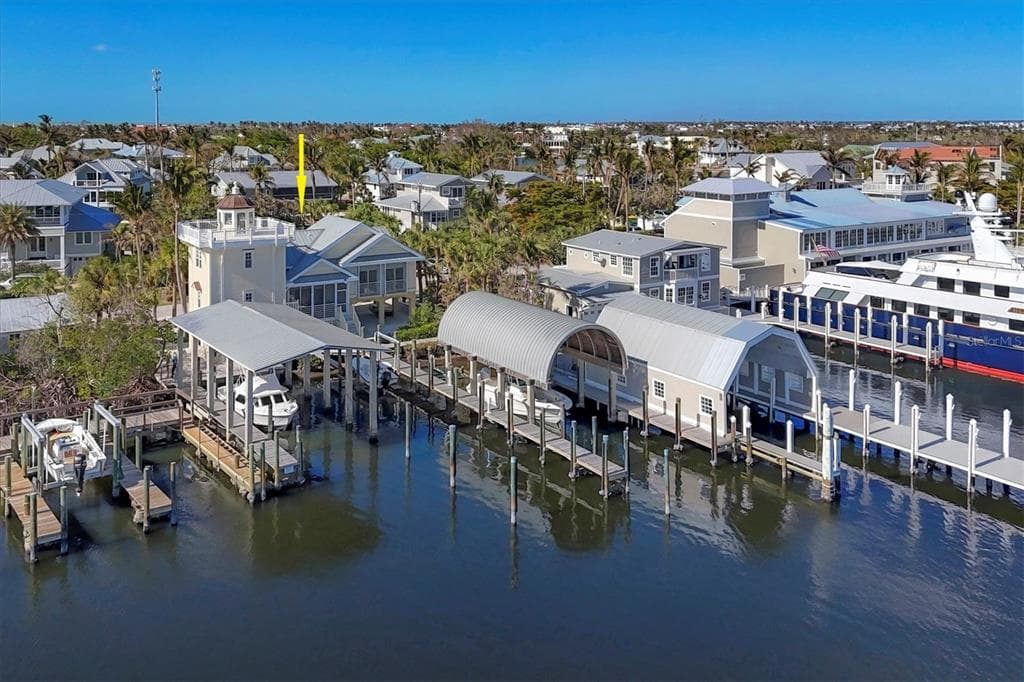 208 HARBOR DRIVE photo 4
