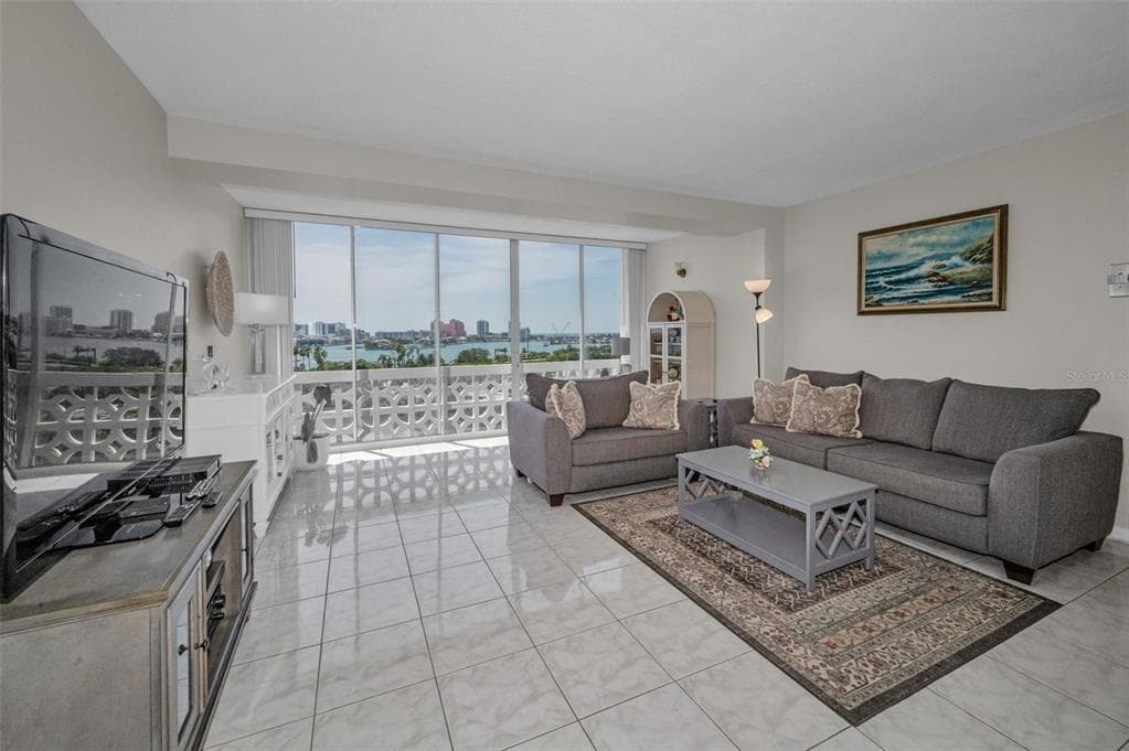 31 ISLAND WAY 605 photo 13