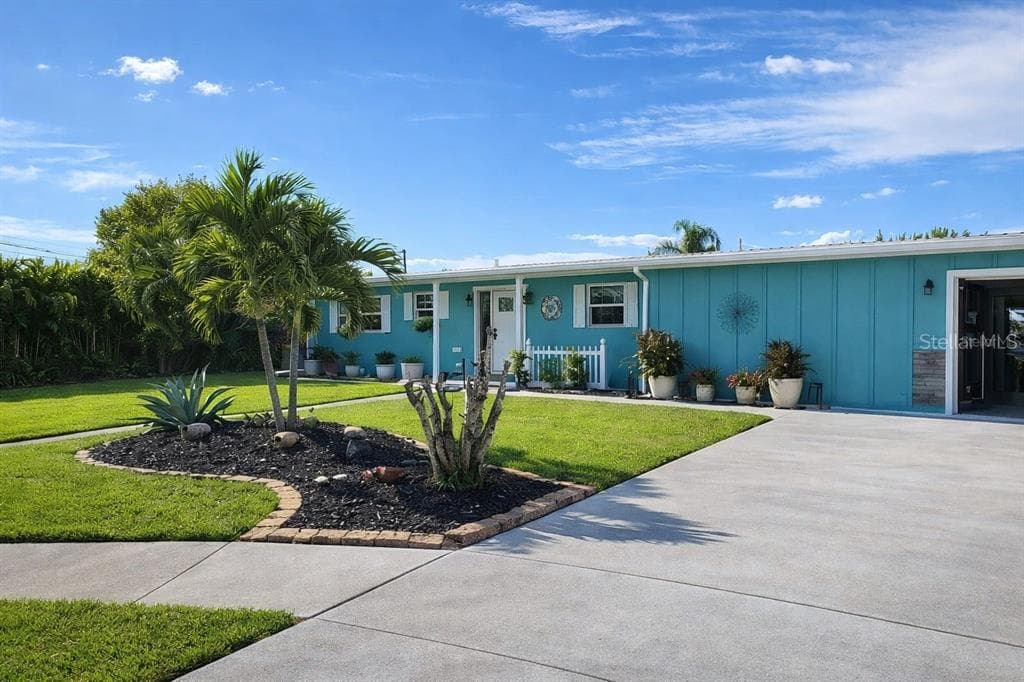 6480 ANGLE PLACE photo 1