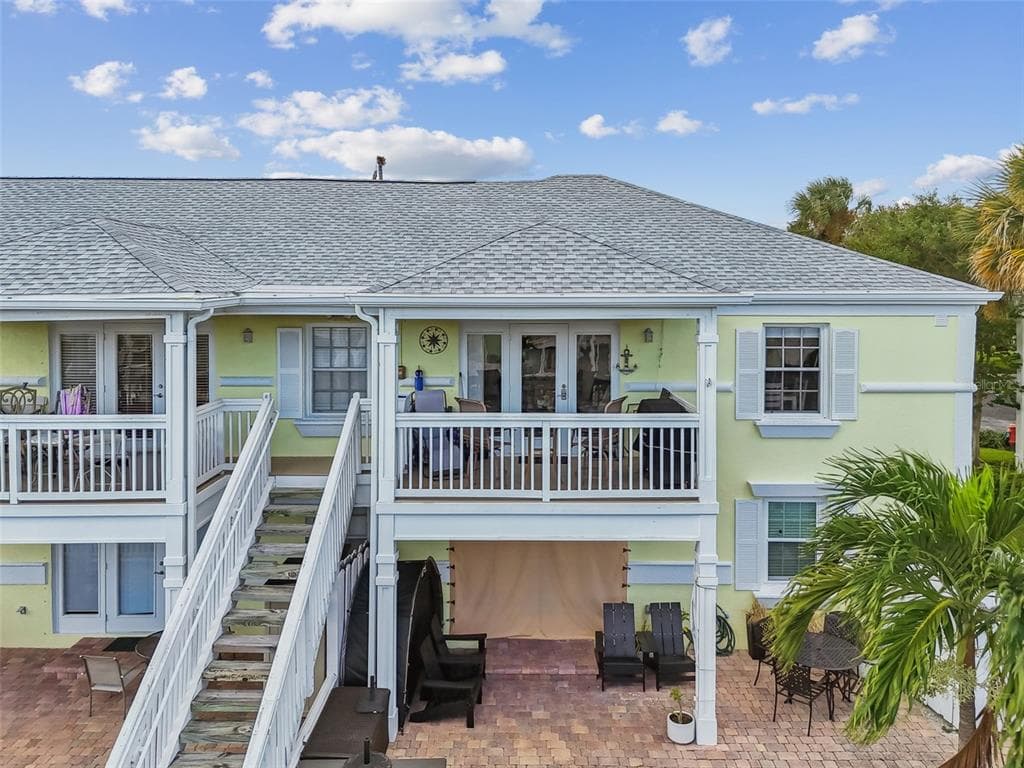5116 BEACH DRIVE SE D photo 2