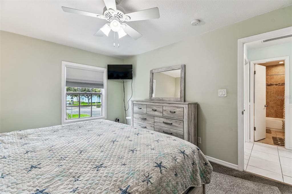 5116 BEACH DRIVE SE D photo 22