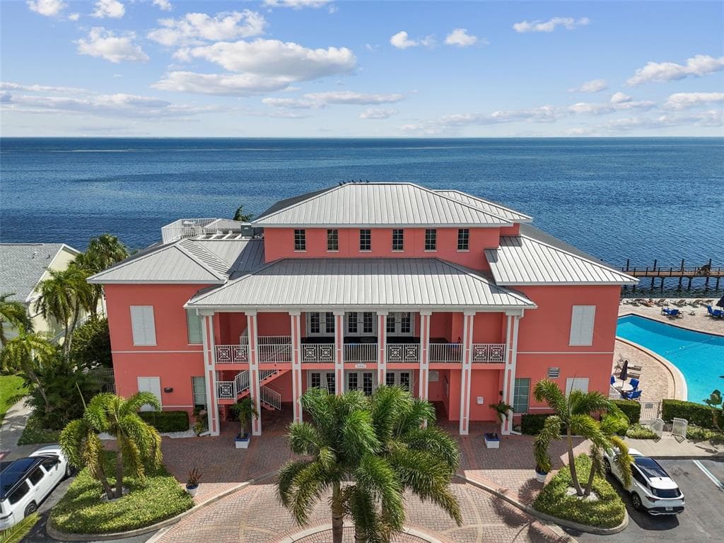 5116 BEACH DRIVE SE D photo 3