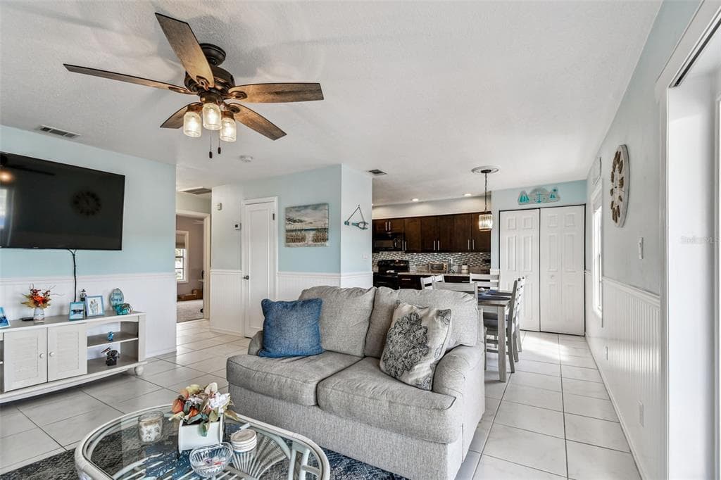5116 BEACH DRIVE SE D photo 9