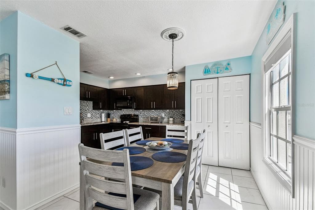 5116 BEACH DRIVE SE D photo 10