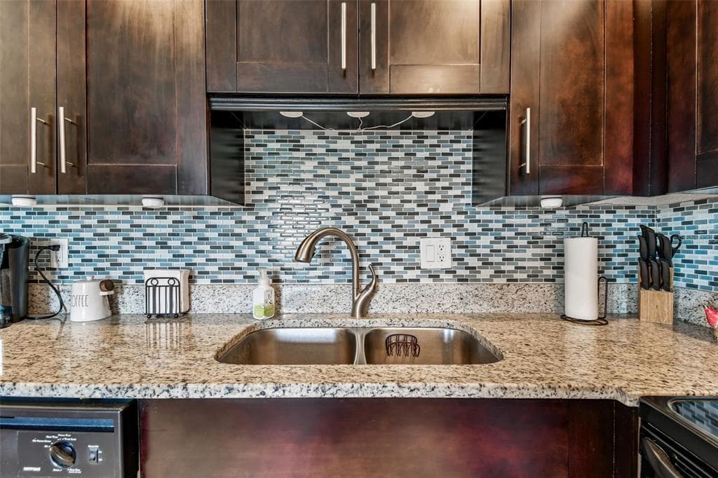 5116 BEACH DRIVE SE D photo 18