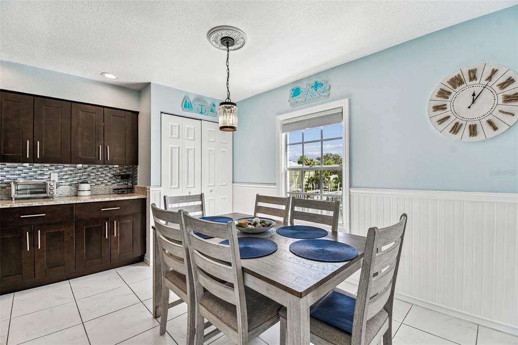 5116 BEACH DRIVE SE D photo 11