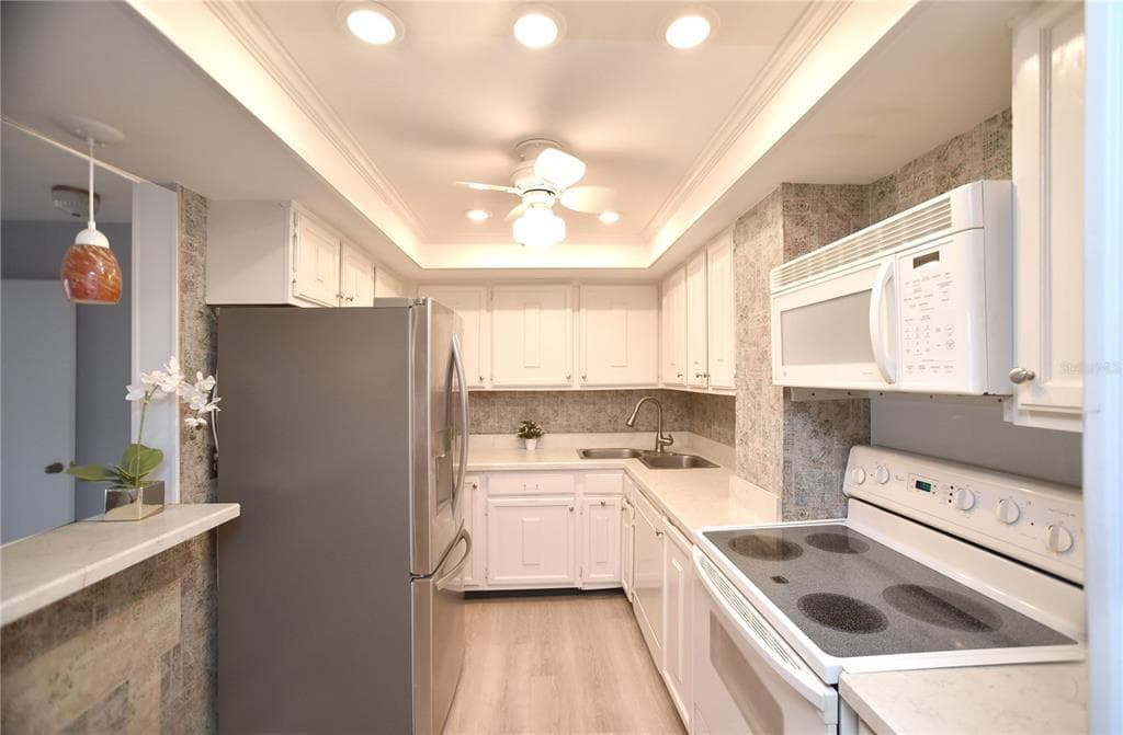 4900 BRITTANY DRIVE S 1003 photo 11