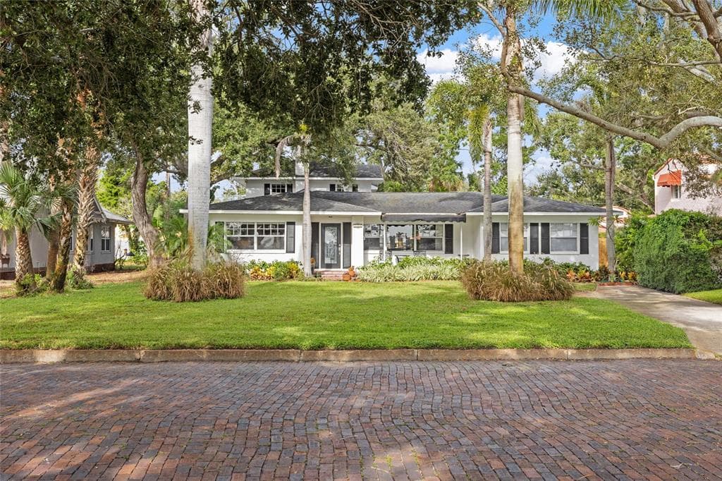 311 SUNSET DRIVE N photo 2