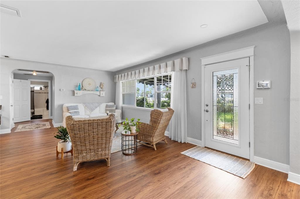 311 SUNSET DRIVE N photo 17