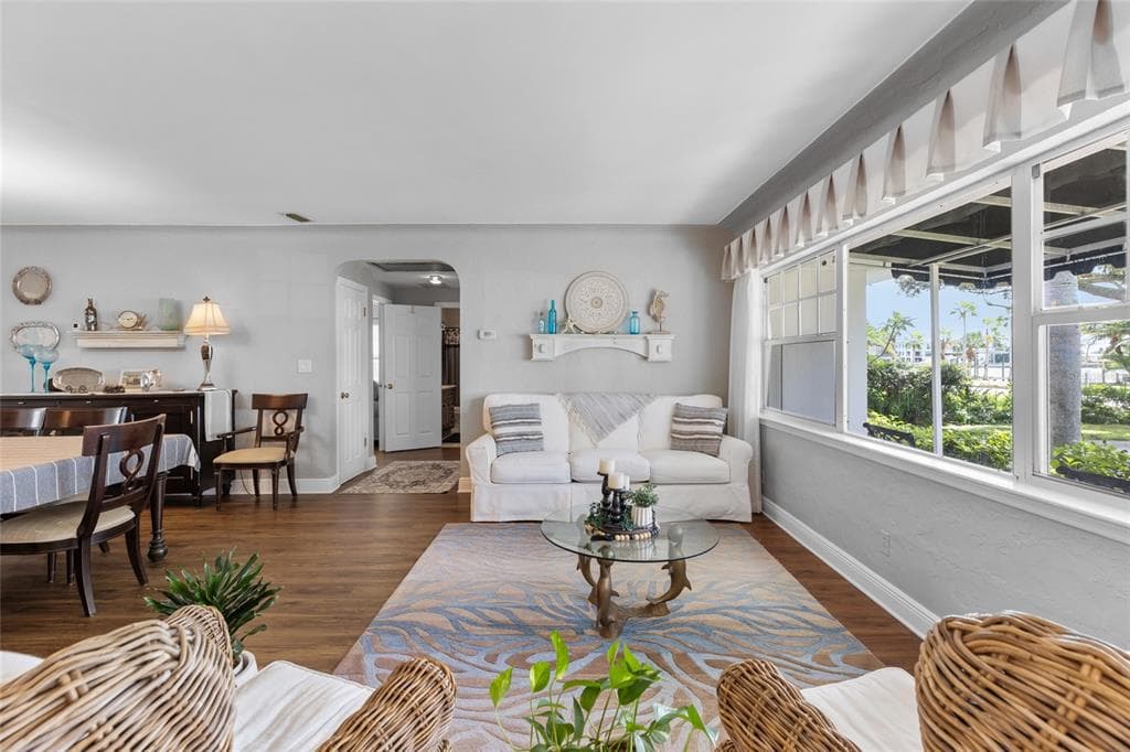 311 SUNSET DRIVE N photo 24