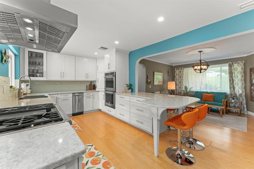 2422 TOPPING PLACE photo 18
