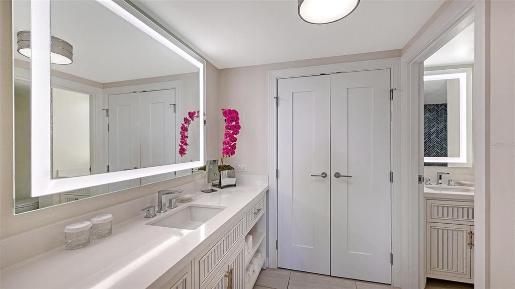 240 SANDS POINT ROAD 4205 photo 14