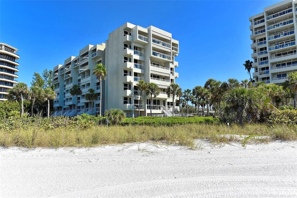 240 SANDS POINT ROAD 4205 photo 19
