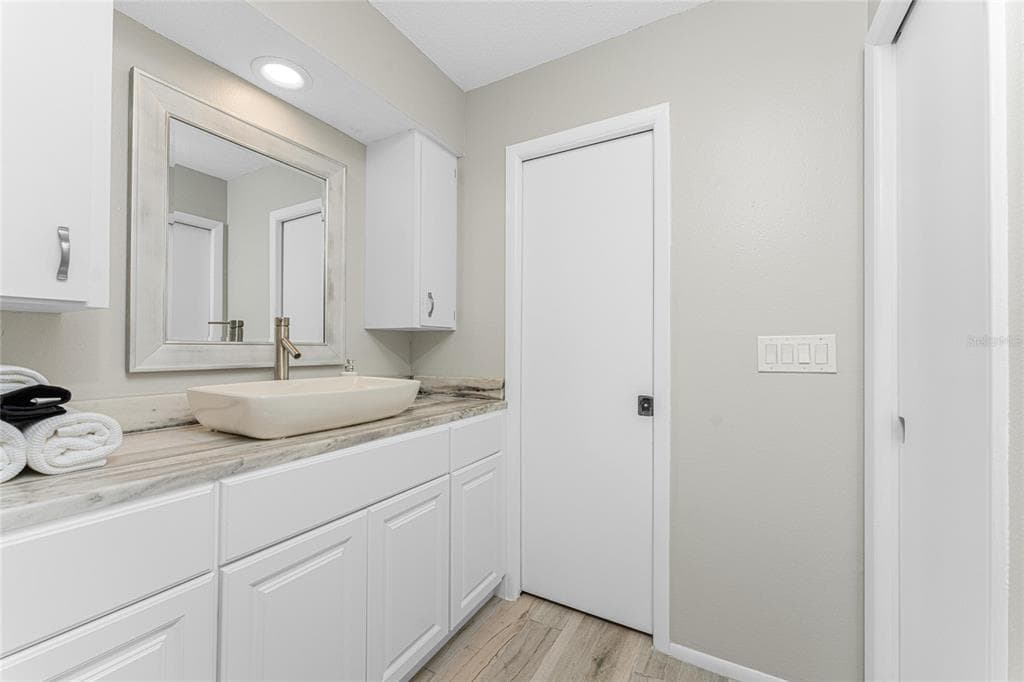 88 OAKLAND HILLS PLACE photo 24